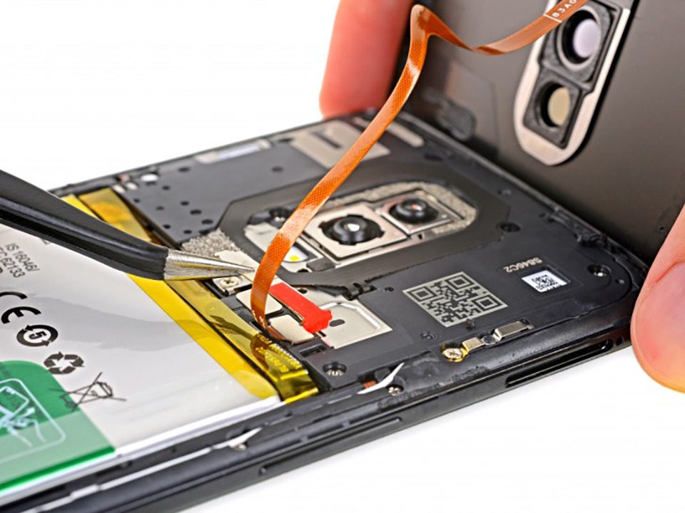 Mổ bụng OnePlus 6 (ảnh 2)