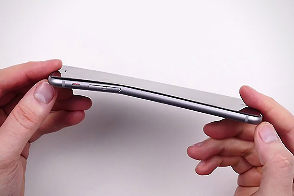 Apple thừa biết iPhone 6 và 6 Plus dễ bị bẻ cong (ảnh 1)