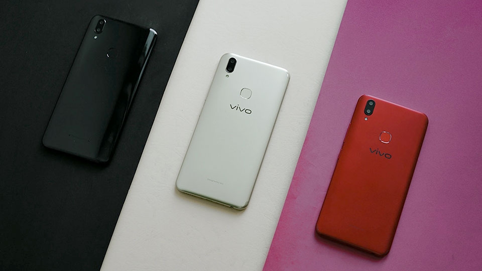 Trên tay Vivo V9 Velvet Red