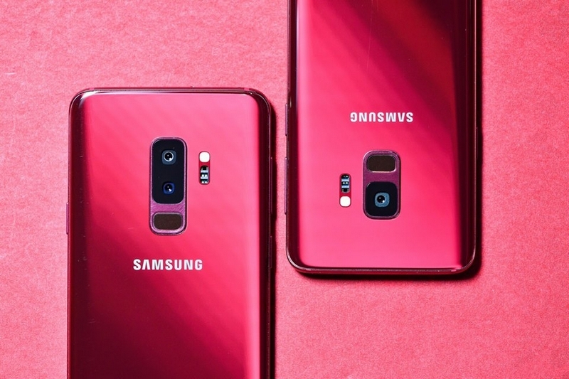 Bộ đôi Galaxy S9 & S9 Plus đỏ rượu vang tiếp tục xuất hiện thực tế ngay trên bàn ăn cực kỳ “sang”