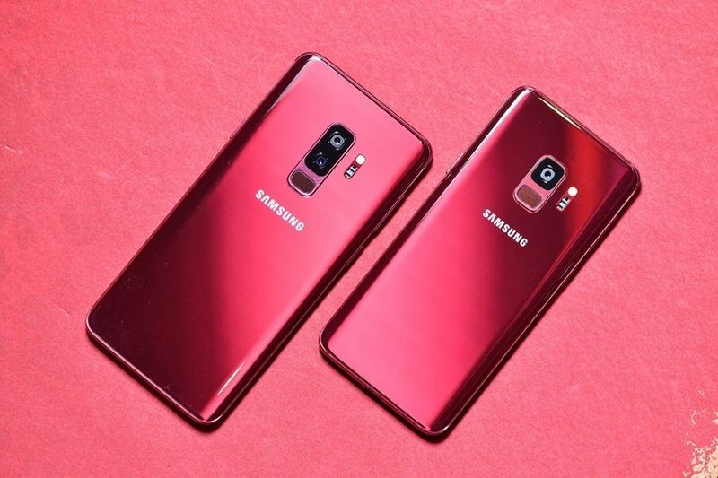 Bộ đôi Galaxy S9 & S9 Plus đỏ rượu vang tiếp tục xuất hiện thực tế ngay trên bàn ăn cực kỳ “sang”