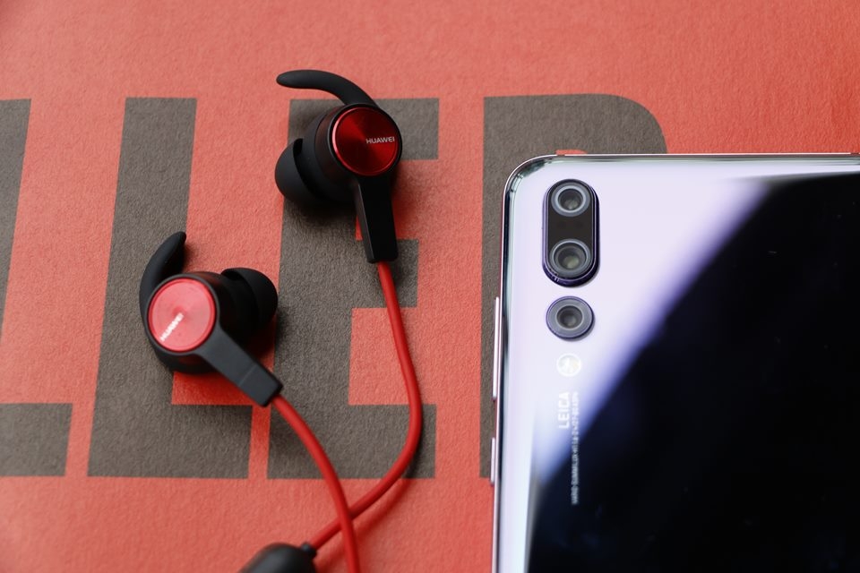Huawei P20 Pro FPT Shop tặng tai nghe bluetooth 1 triệu đồng cho khách mua Huawei P20 Pro