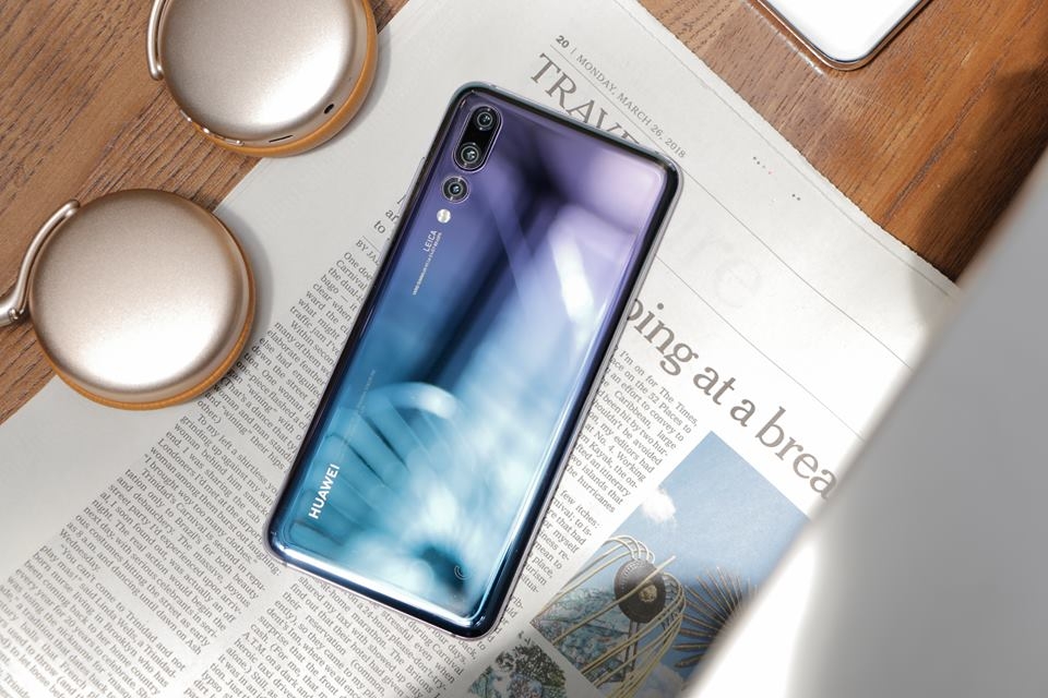 Huawei P20 Pro FPT Shop tặng tai nghe bluetooth 1 triệu đồng cho khách mua Huawei P20 Pro