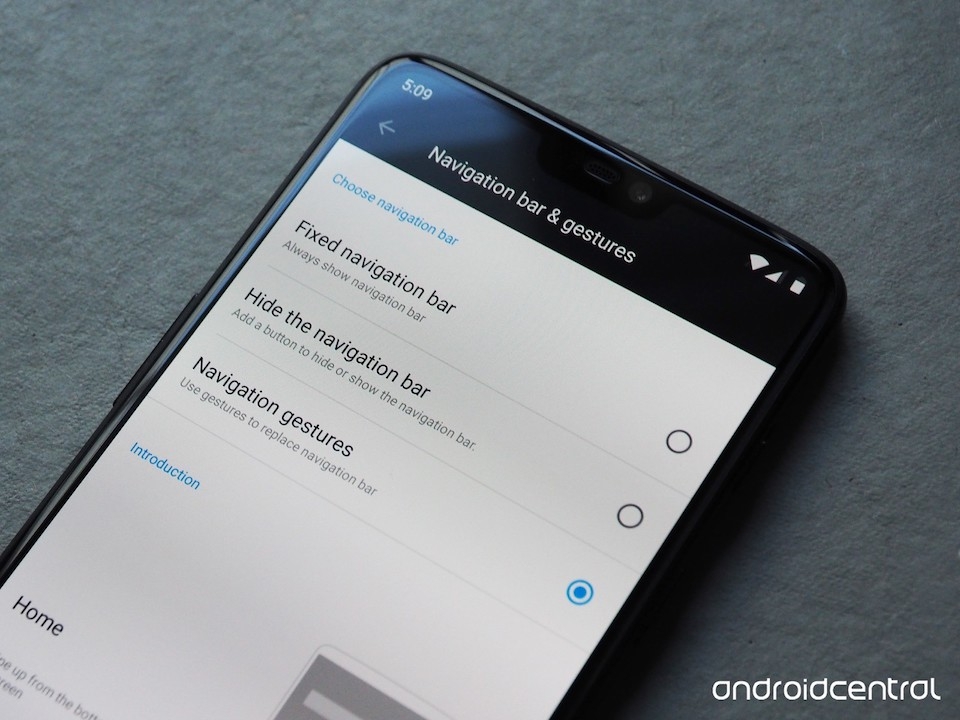 Tính năng điều hướng bằng cử chỉ trên OnePlus 6 giúp người dùng thao tác với màn hình nhanh hơn.