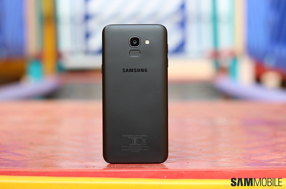 Trên tay và trải nghiệm nhanh Galaxy J6 (ảnh 3)