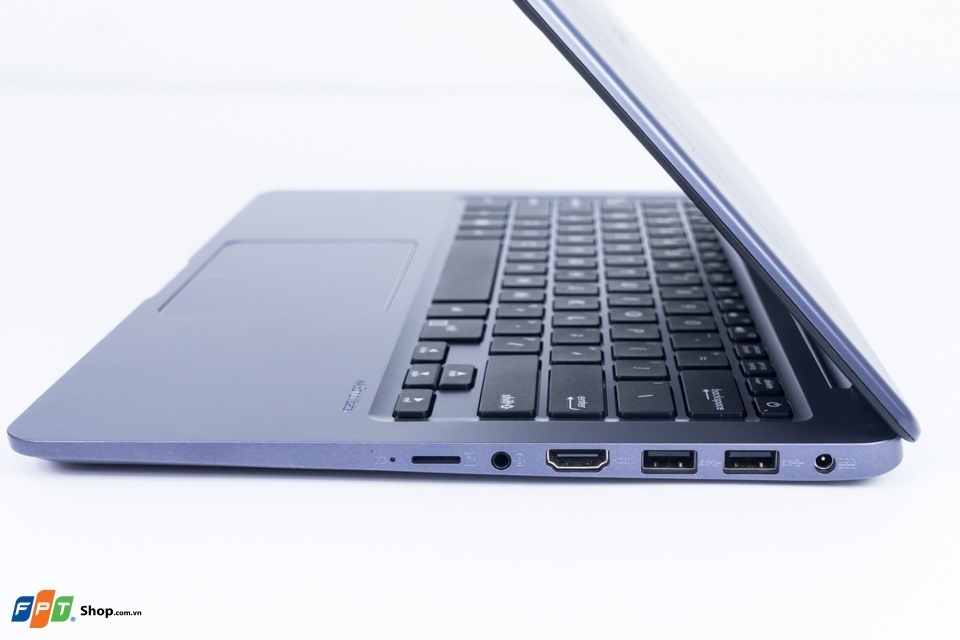 Laptop Asus Vivobook E406 với thiết kế mỏng nhẹ dành cho bạn Đầy đủ các cổng kết nối.
