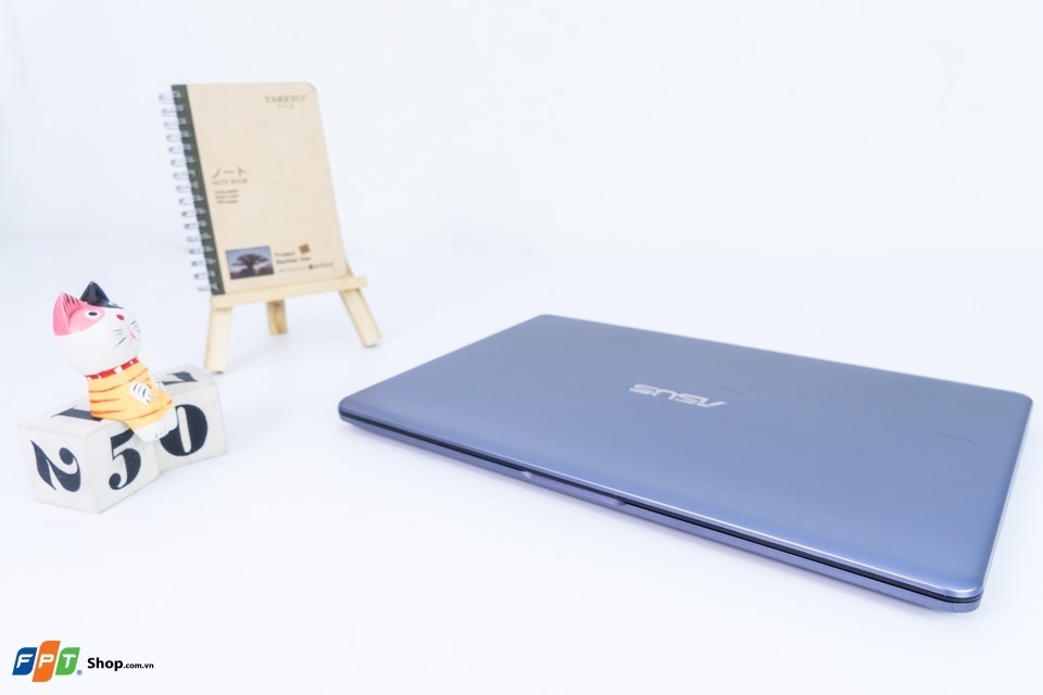 3 mẫu laptop mỏng nhẹ mang đến sự tiện lợi hơn khi di chuyển.