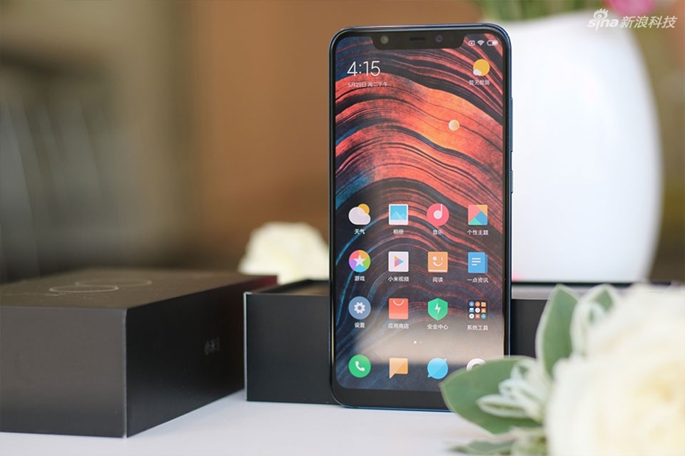 Trên tay Xiaomi Mi 8