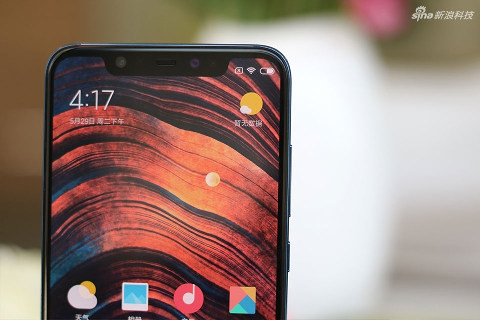 Trên tay Xiaomi Mi 8