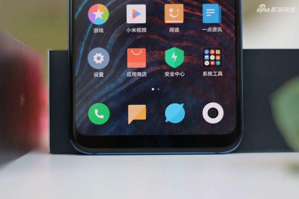 Trên tay Xiaomi Mi 8