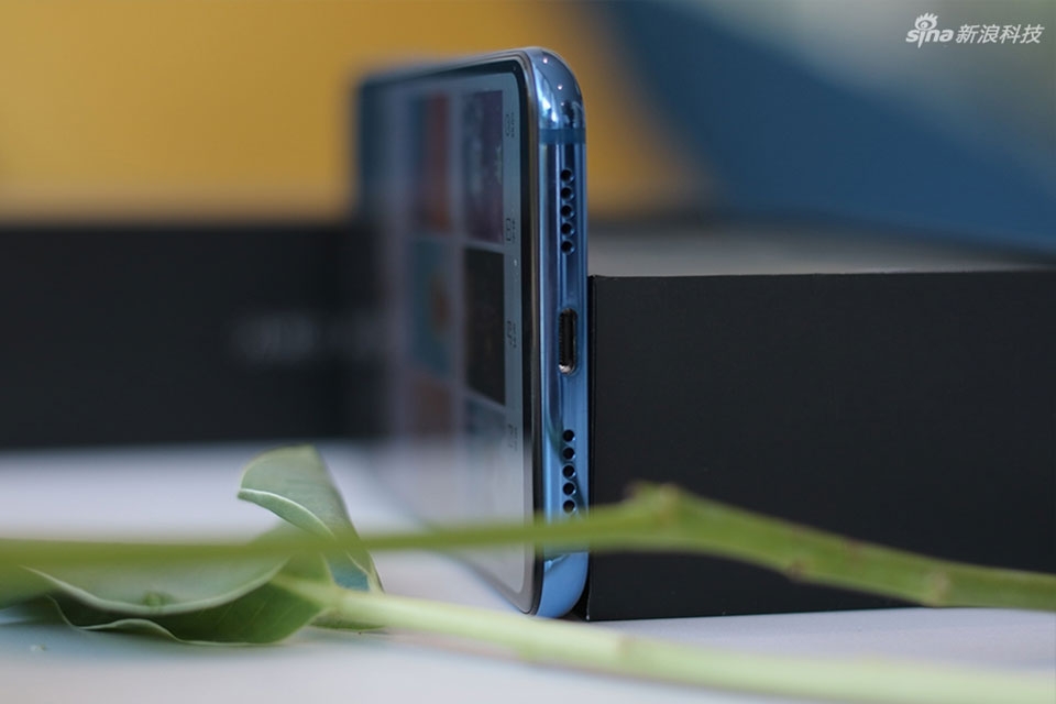 Trên tay Xiaomi Mi 8