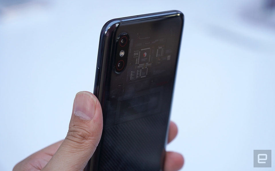 Trên tay Xiaomi Mi 8 Explorer Edition Trên tay Xiaomi Mi 8 Explorer Edition