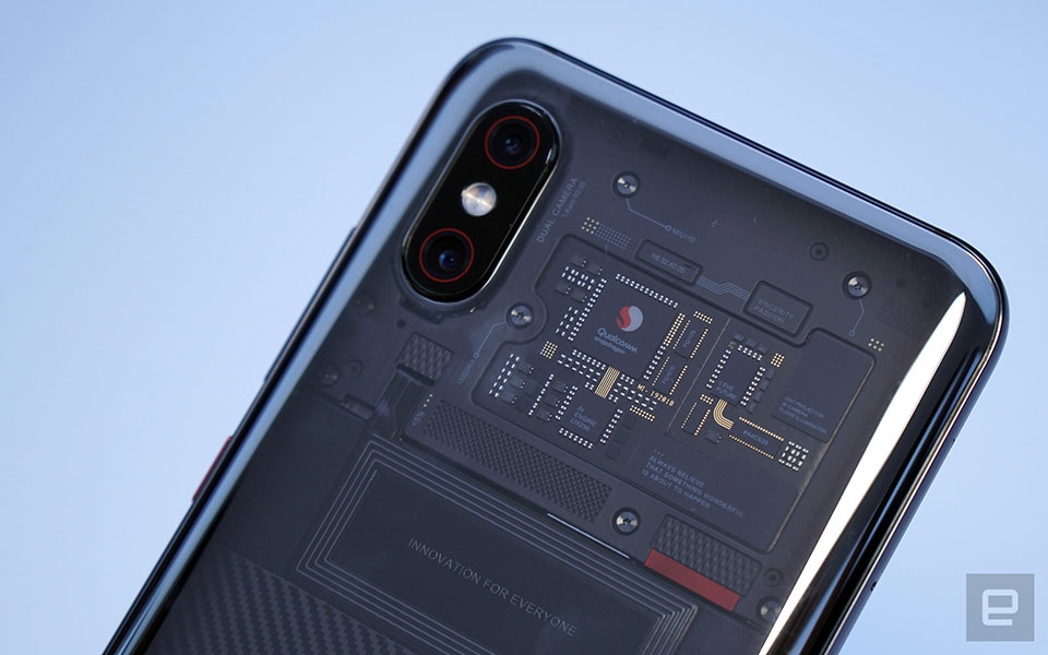 Trên tay Xiaomi Mi 8 Explorer Edition Trên tay Xiaomi Mi 8 Explorer Edition