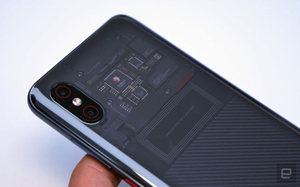 Trên tay Xiaomi Mi 8 Explorer Edition Trên tay Xiaomi Mi 8 Explorer Edition