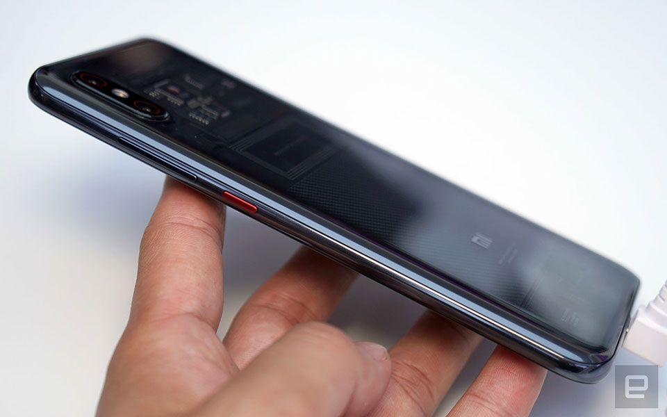 Trên tay Xiaomi Mi 8 Explorer Edition Trên tay Xiaomi Mi 8 Explorer Edition