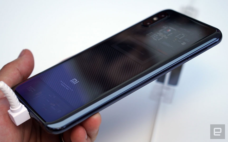 Trên tay Xiaomi Mi 8 Explorer Edition Trên tay Xiaomi Mi 8 Explorer Edition