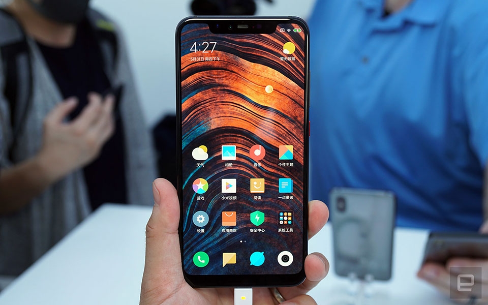 Trên tay Xiaomi Mi 8 Explorer Edition Trên tay Xiaomi Mi 8 Explorer Edition