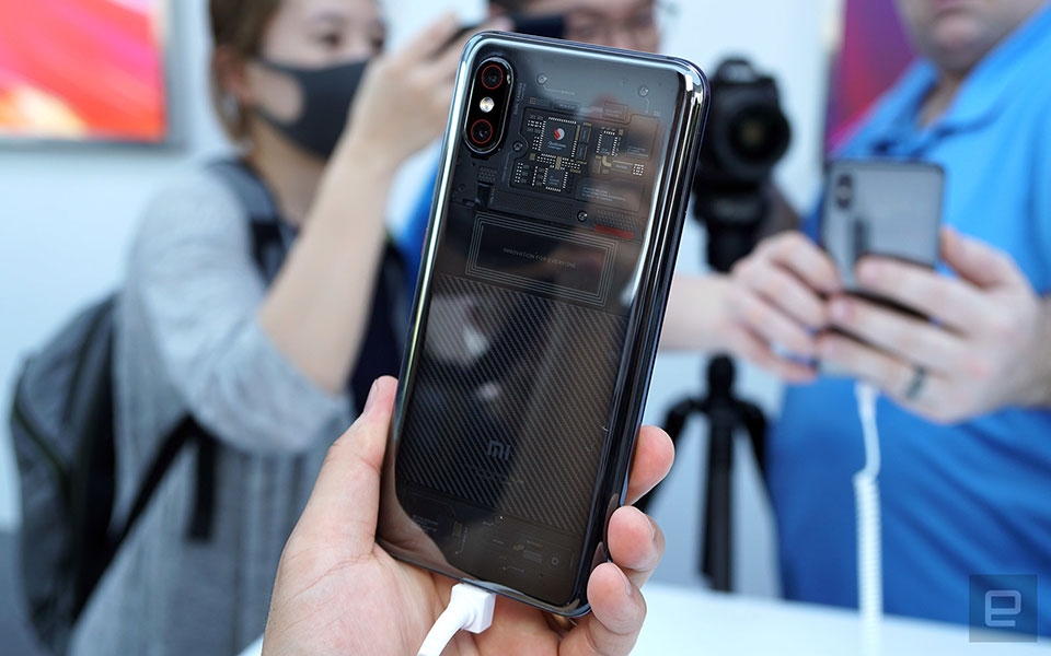 Trên tay Xiaomi Mi 8 Explorer Edition Trên tay Xiaomi Mi 8 Explorer Edition
