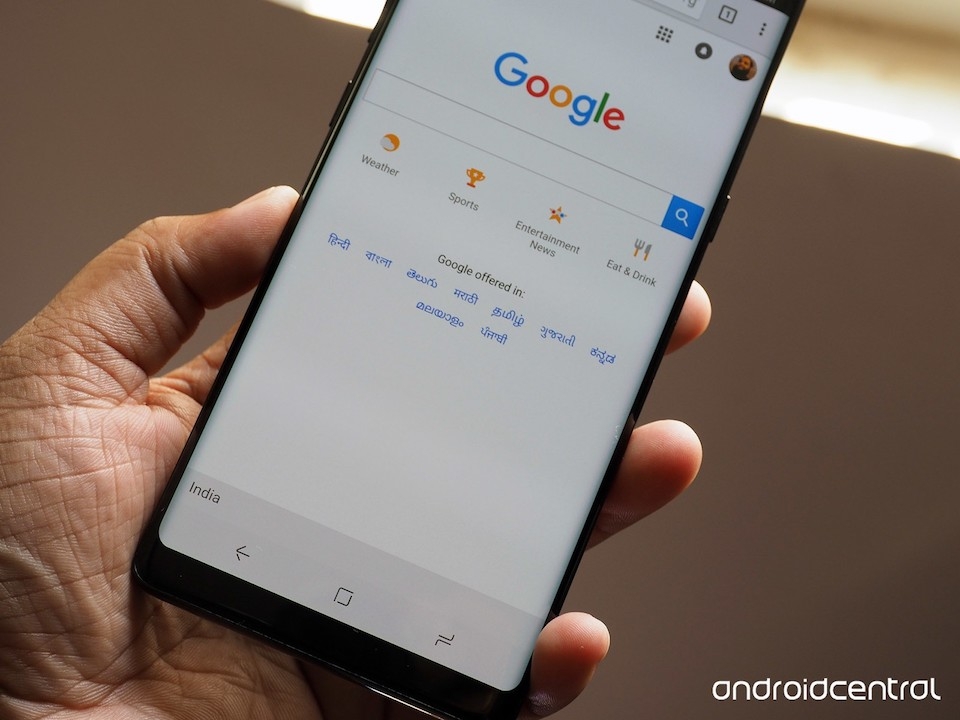 Khi tìm kiếm "the1975..com", smartphone Android có thể để lộ lịch sử tin nhắn.