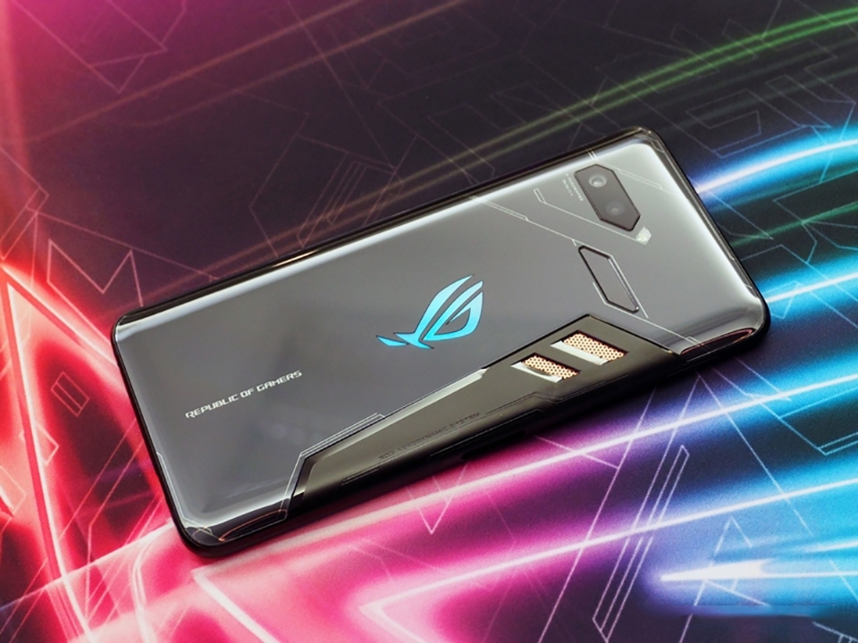 So sánh ROG Phone và Razer Phone (ảnh 2) So sánh ROG Phone và Razer Phone (ảnh 2)