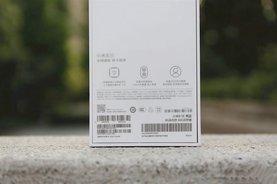 Trên tay Xiaomi Mi 8 SE Trên tay Xiaomi Mi 8 SE