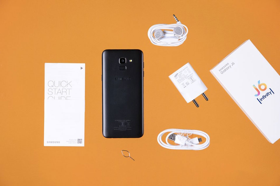 Mở hộp và trên tay Samsung Galaxy J6 2018 Mở hộp và trên tay Samsung Galaxy J6 2018
