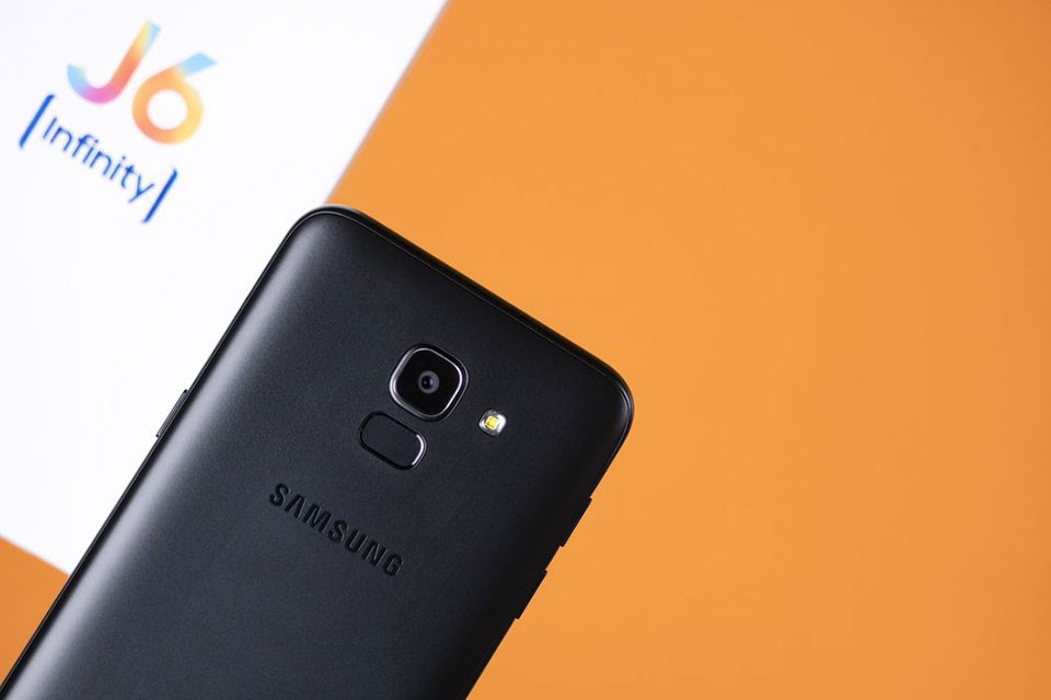 Mở hộp và trên tay Samsung Galaxy J6 2018 Mở hộp và trên tay Samsung Galaxy J6 2018