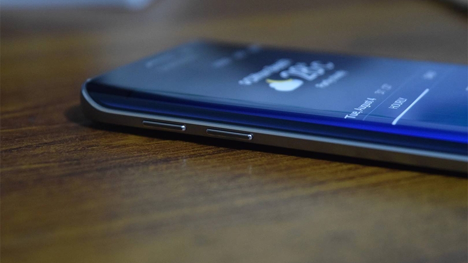OPPO sẽ sớm ra mắt smartphone có màn hình cong tràn cạnh (ảnh 1) OPPO sẽ sớm ra mắt smartphone có màn hình cong tràn cạnh (ảnh 1)