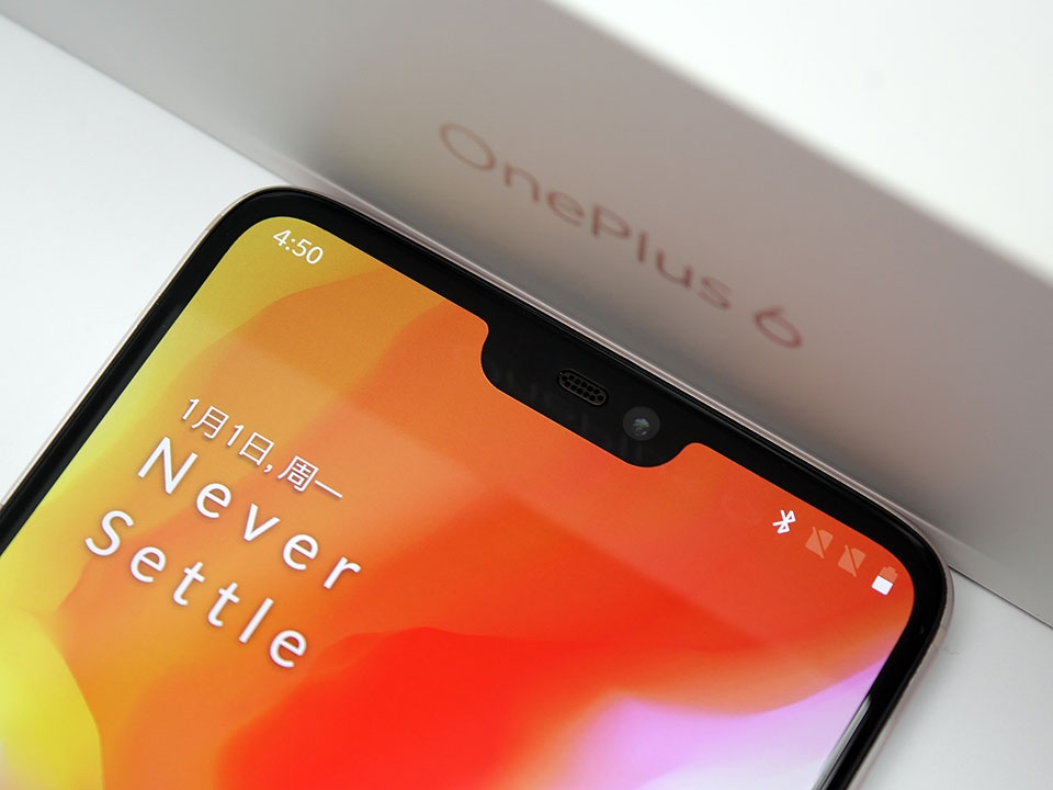 Trên tay OnePlus 6 Silk White