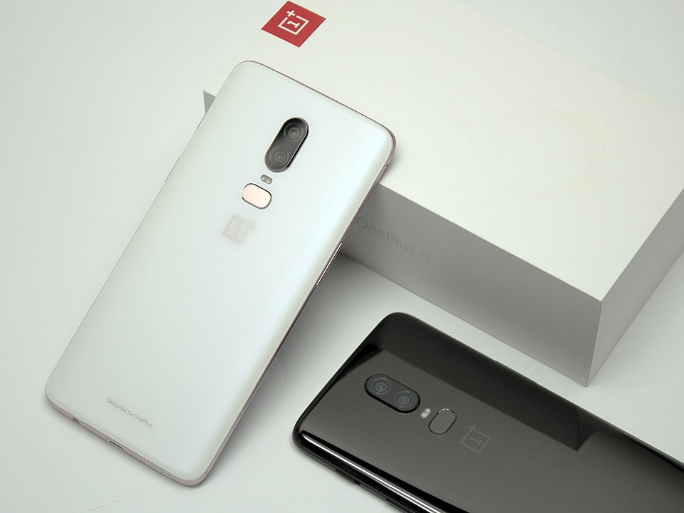 Trên tay OnePlus 6 Silk White