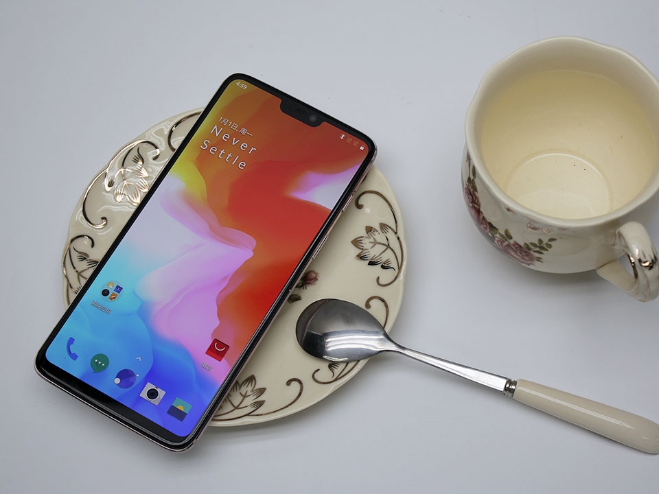 Trên tay OnePlus 6 Silk White