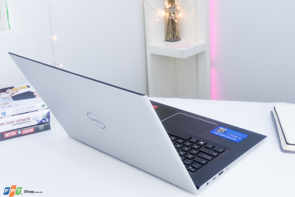 Ngoại hình sang trọng, bắt mắt của Dell Vostro 5471