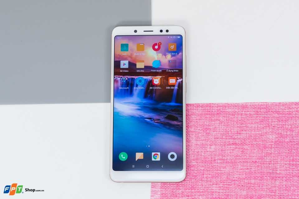 So sánh cấu hình Redmi Note 5 và các smartphone cùng phân khúc (ảnh 2) So sánh cấu hình Redmi Note 5 và các smartphone cùng phân khúc (ảnh 2)