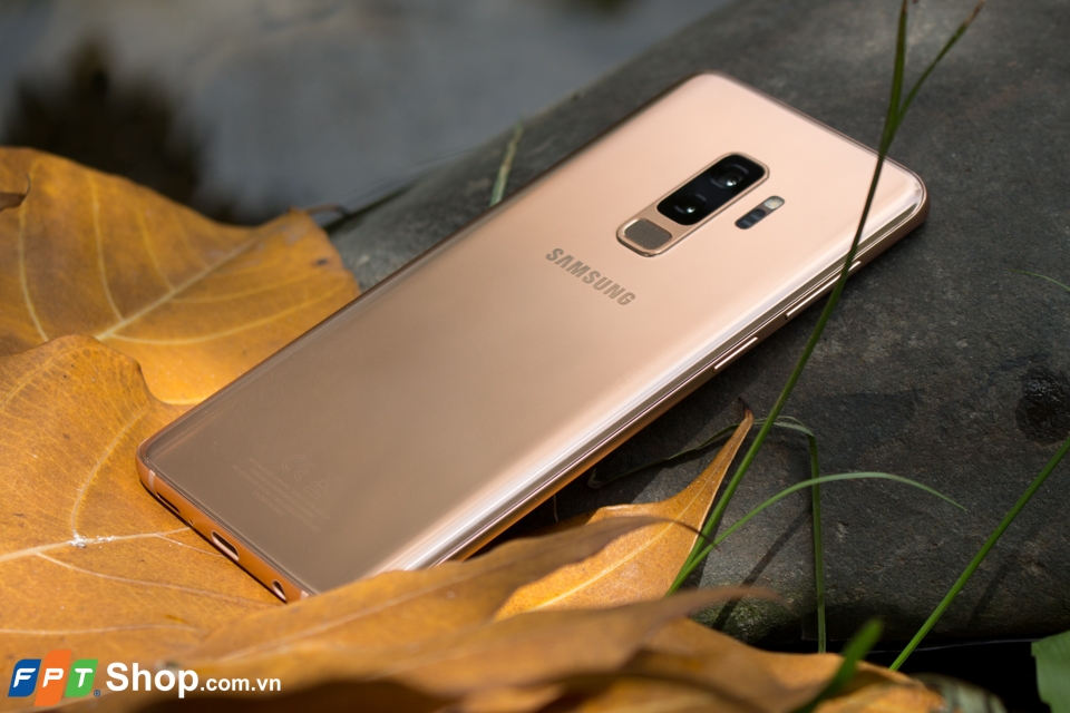 Mở hộp Samsung Galaxy S9+ Sunrise Gold: sang hơn, giá không đổi.!