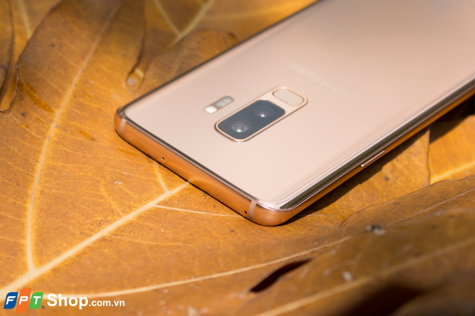 Mở hộp Samsung Galaxy S9+ Sunrise Gold: sang hơn, giá không đổi.!