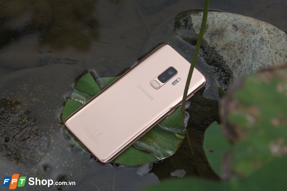 Mở hộp Samsung Galaxy S9+ Sunrise Gold: sang hơn, giá không đổi.!