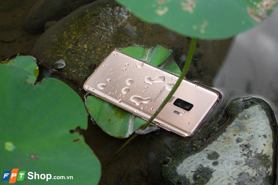 Mở hộp Samsung Galaxy S9+ Sunrise Gold: sang hơn, giá không đổi.!
