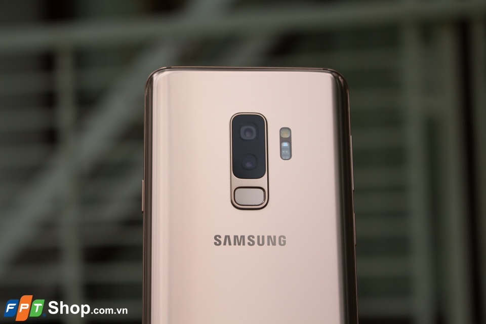 Mở hộp Samsung Galaxy S9+ Sunrise Gold: sang hơn, giá không đổi.!
