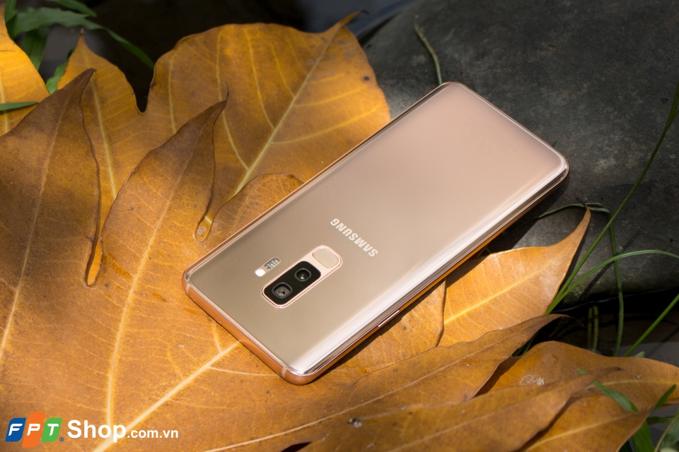 Mở hộp Samsung Galaxy S9+ Sunrise Gold: sang hơn, giá không đổi.!
