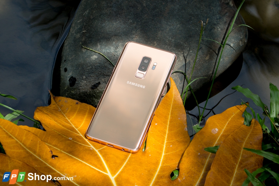 Mở hộp Samsung Galaxy S9+ Sunrise Gold: sang hơn, giá không đổi.!