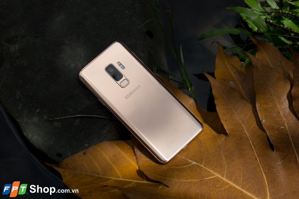 Mở hộp Samsung Galaxy S9+ Sunrise Gold: sang hơn, giá không đổi.!