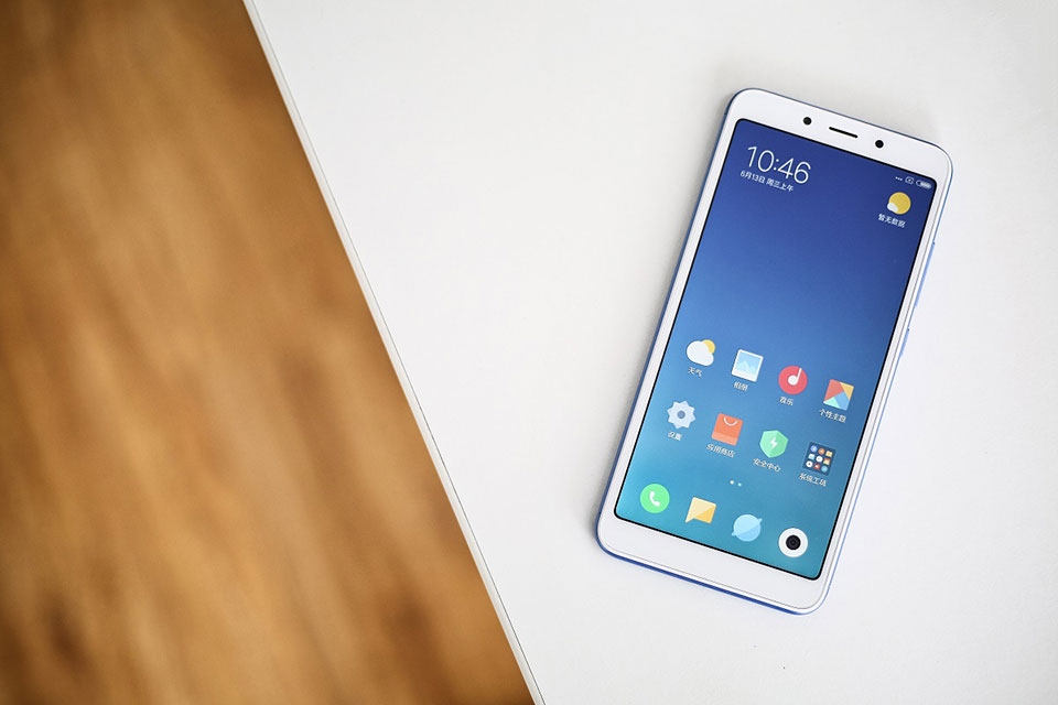 Trên tay Xiaomi Redmi 6 Trên tay Xiaomi Redmi 6