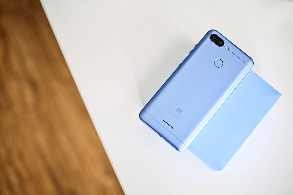 Trên tay Xiaomi Redmi 6 Trên tay Xiaomi Redmi 6
