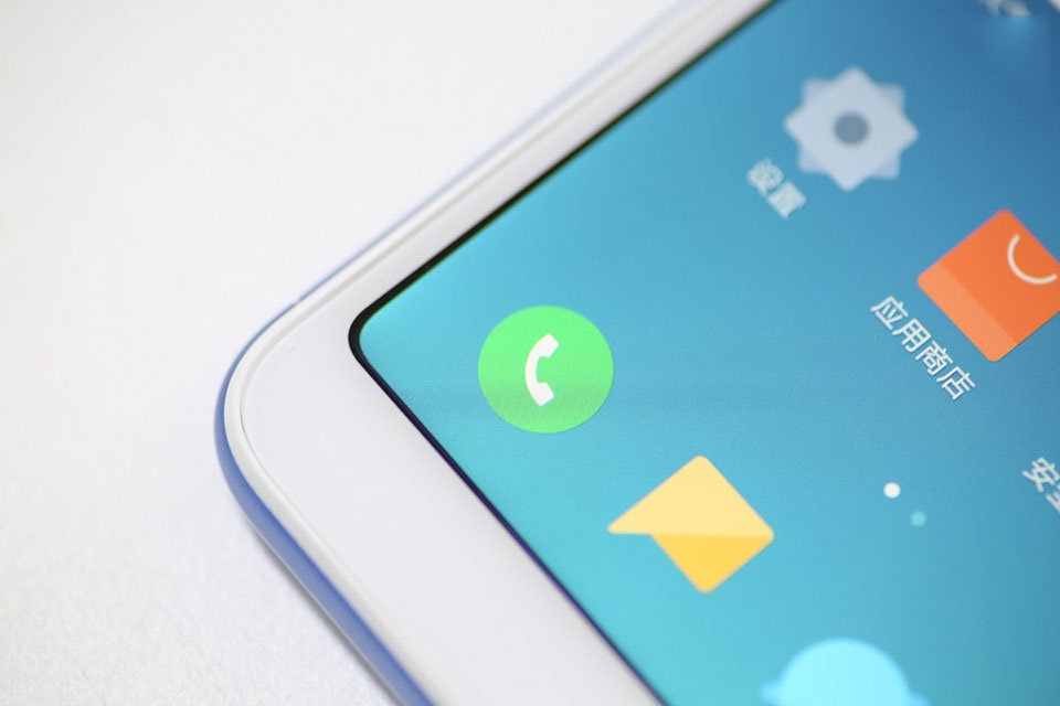 Trên tay Xiaomi Redmi 6 Trên tay Xiaomi Redmi 6