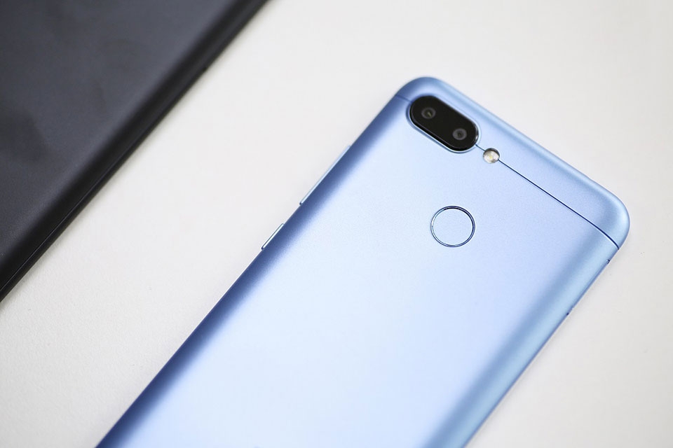 Trên tay Xiaomi Redmi 6 Trên tay Xiaomi Redmi 6