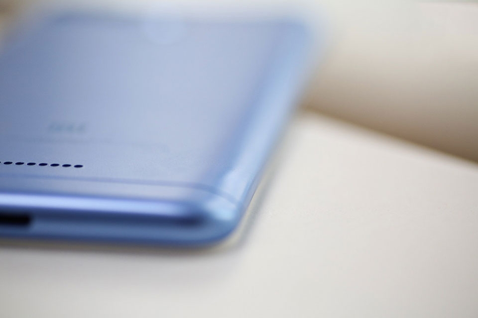 Trên tay Xiaomi Redmi 6 Trên tay Xiaomi Redmi 6