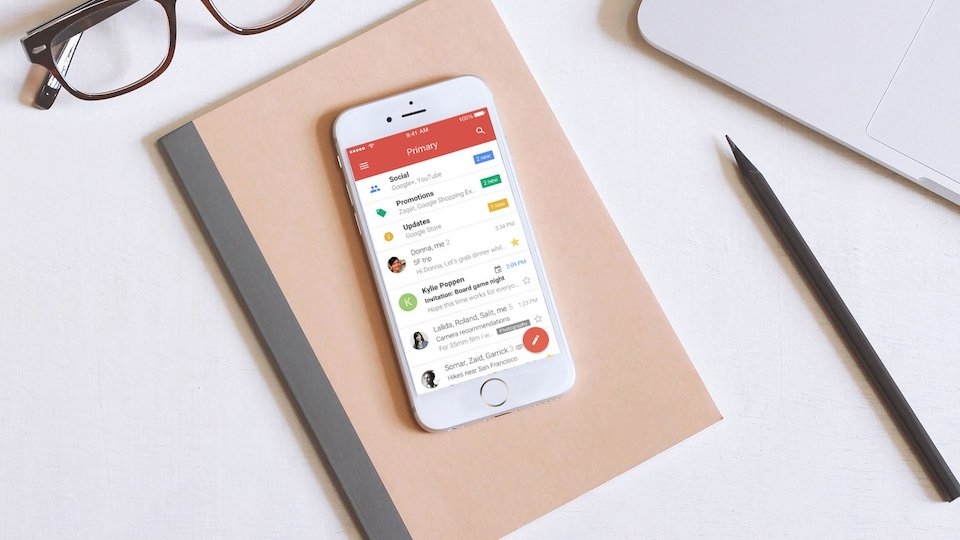 Ứng dụng Gmail trên iOS sẽ tự phân loại và thông báo các email quan trọng.
