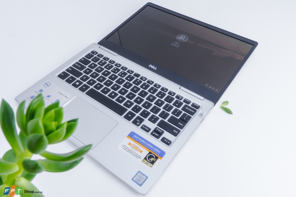 Dell Inspirion 7370 là một sản phẩm đáng tiền Dell Inspirion 7370 là một sản phẩm đáng tiền