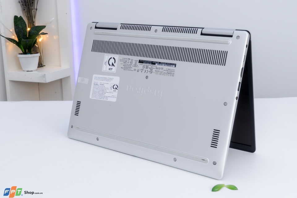 Dell Inspirion 7370 là một sản phẩm đáng tiền Dell Inspirion 7370 là một sản phẩm đáng tiền