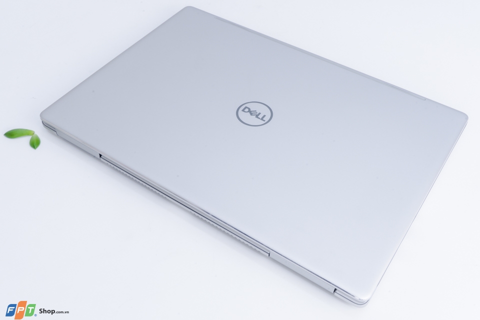 Dell Inspirion 7370 là một sản phẩm đáng tiền Dell Inspirion 7370 là một sản phẩm đáng tiền